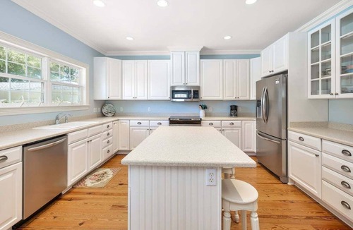 East Beach House | 4324 10th Street East Beach