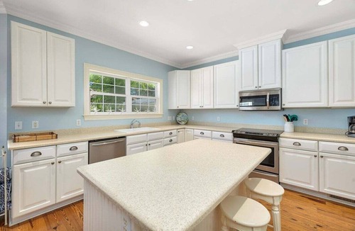 East Beach House | 4324 10th Street East Beach