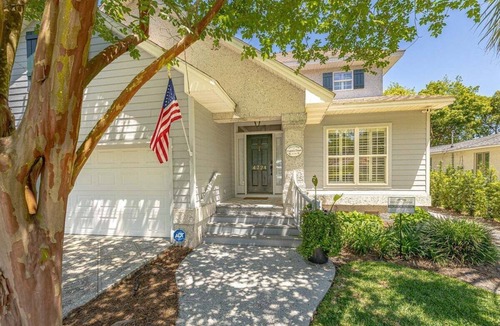 East Beach House | 4324 10th Street East Beach