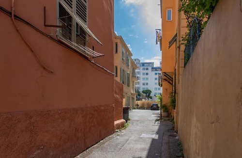 Lazaret Apartment | #44 Staywizus -1 BDR Flat Cap AC balcony 5mins walk to beach