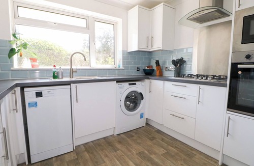 Pagham Cottage | 44 WEST FRONT ROAD, pet friendly, character holiday cottage in Pagham
