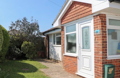 Pagham Cottage | 44 WEST FRONT ROAD, pet friendly, character holiday cottage in Pagham