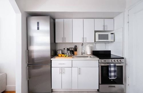 Midtown West Apartment | 444-3A Newly renovated 1BR - Elevator Building