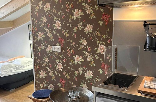Jean-Medecin Apartment | 45. A cosy studio on the top floor, centrally located by Avenue Jean Médecin