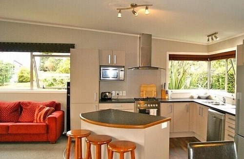 National Park Village Cottage | 45 Below - National Park Holiday Home