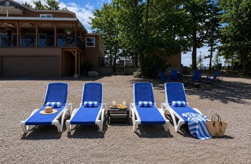 Maugerville Cottage | 45 mins from Fredericton/on the beach/sunrises/boat launch/golf/pickleball