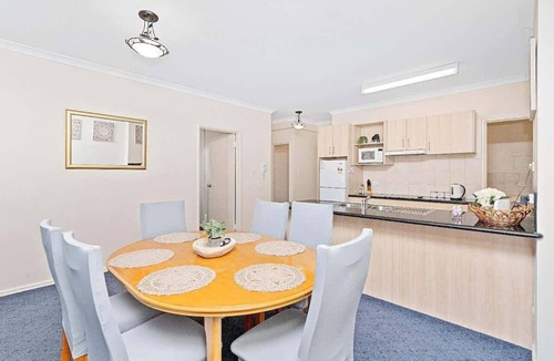 East Perth Apartment | 46 Central Perth 2BR Private Retreat- Pool &Parkng