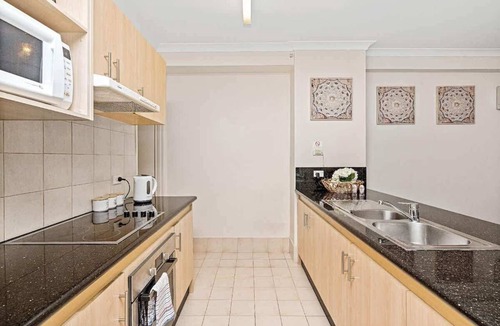 East Perth Apartment | 46 Central Perth 2BR Private Retreat- Pool &Parkng