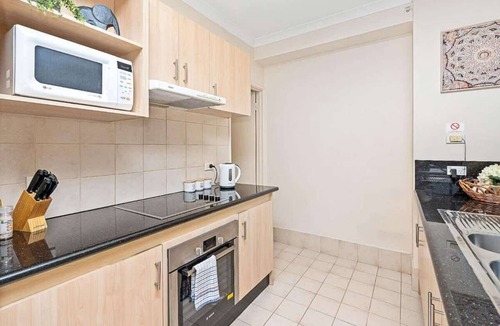 East Perth Apartment | 46 Central Perth 2BR Private Retreat- Pool &Parkng