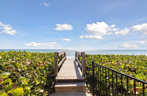 Melbourne Beach Cottage | 475 Strand Dr