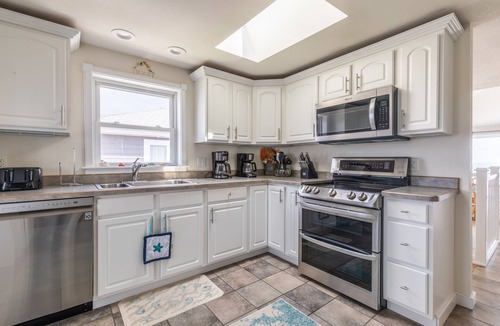 Sea Retreat House | 4759- Sun Daze - Ocean Views, Pool, Hot Tub & Steps to Beach