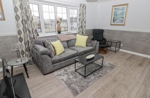 Scurlage House | 48 Gower Holiday Village