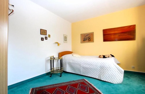 List House | 4865 Private Rooms