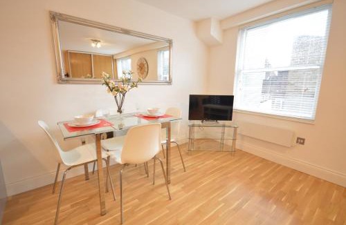 Soho Apartment | 4B Soho Studios 4th floor by Indigo Flats