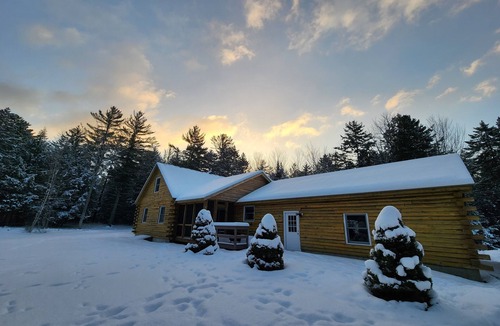 Thornton House | 4b2b true Log retreat in the heart of the Whites
