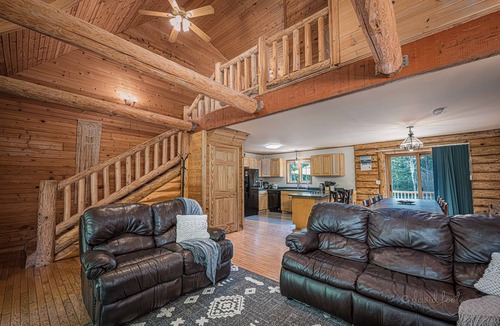 Apple River Cabin | 4bd/3ba Log Cabin! Hot Tub! King Beds! Game Room! Fiber Wi-Fi + Lake