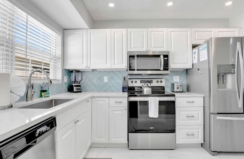 Naples Park Villa | 4BD Beach House Heated Pool Sleeps 14