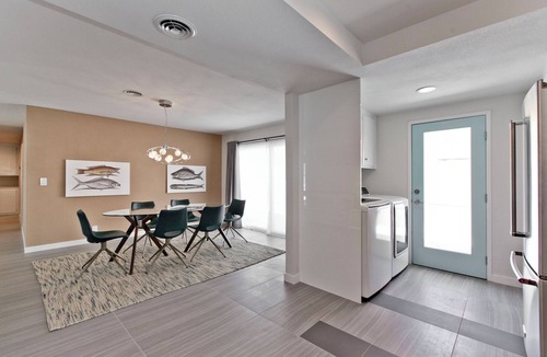 Winchester House | 4bd, Charming Mid-Century Home! 1.4mi to Convention Center, Mins to Strip! POOL!