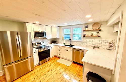 Ocean View Cottage | 4bd Cottage sleeps 10 includes Bikes & Chairs- Backyard Firepit 2mi to Beach