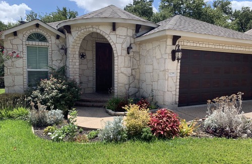 Forest Creek House | 4BD House w/Private Pool. Near Golf Course, Waterparks & Dell Diamond!