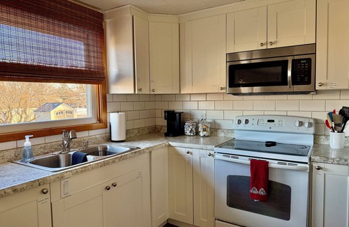 Sioux Falls House | 4BD Pet-Friendly Townhome Fenced Yard Garage