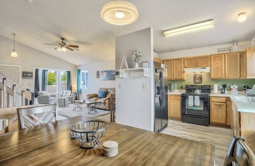 Security-Widefield House | 4BD Quiet Suburbs Near Fort Carson