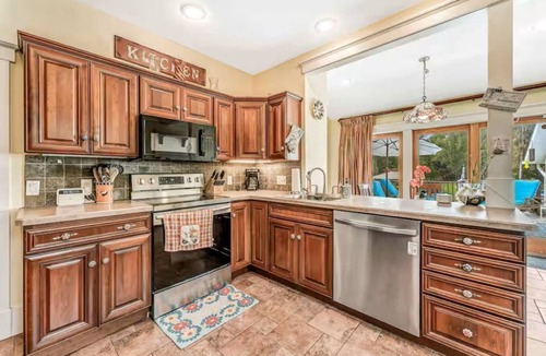 Warwick House | 4BD Ultimate Country Retreat w Pool in Warwick