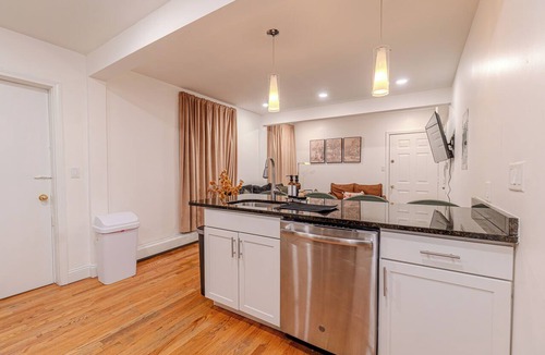 Winter Hill Apartment | 4BDR/2.5BA APT Near Tufts/7 min-Walk to Subway/Free Parking for 2 cars