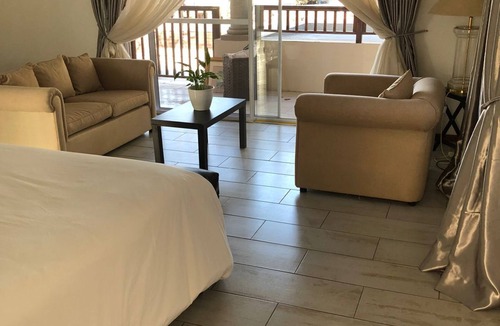 Hartbeespoort House | 4bed 3-bath, solar, aircons pool, entertainment area. Near restaurant shopping