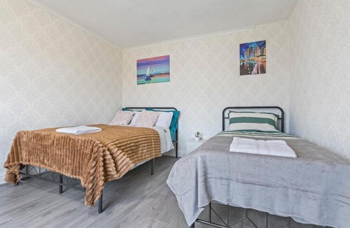 Acresford Apartment | 4Bed Serviced Accommodation Near NEC, Airport &JLR