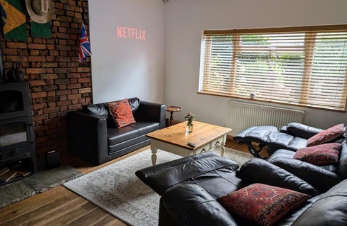 White Hart Lane Villa | 4bedrooms house sleeps14 Garden&Parking Ably Stays