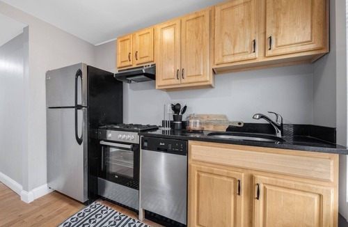 Columbus Park - Andrew Square Apartment | 4BR/1BTH Easy Commute South Boston Apartment