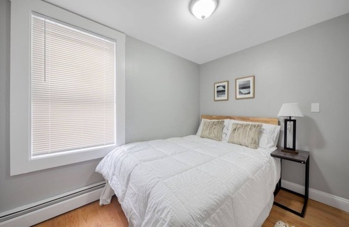 Columbus Park - Andrew Square Apartment | 4BR/1BTH Easy Commute South Boston Apartment