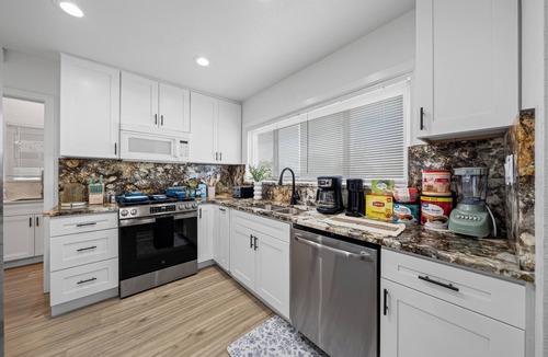 El Cajon House | 4BR - 2Bth King Bed, 80"TV, Gated Yard, Ranch