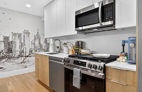 Mid-Cambridge Apartment | 4BR 3BA Designer Gem Sleeps to 12 Min to Redline T & Boston Free Parking