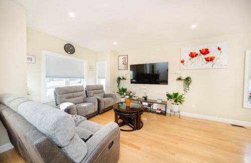 West Codman Hill - West Lower Mills Apartment | 4BR Boston World Cup Base - Cozy & Modern - Near Franklin Park 60-1