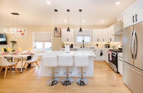 West Codman Hill - West Lower Mills Apartment | 4BR Boston World Cup Base - Cozy & Modern - Near Franklin Park 60-1