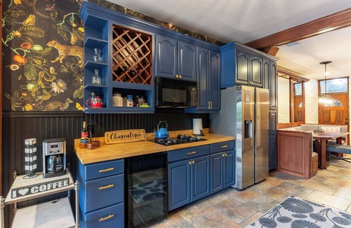 Mount Adams House | 4BR Bridal/Group Retreat, Walkable, Skyline Views
