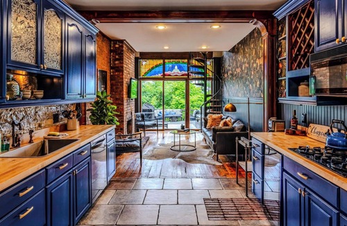 Mount Adams House | 4BR Bridal/Group Retreat, Walkable, Skyline Views