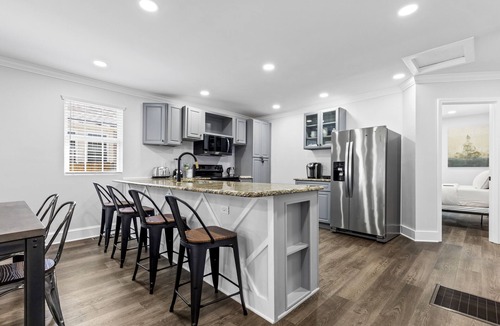 Villa Heights Cottage | 4BR Bright and Modern - Close to Everything