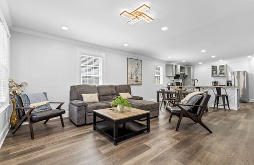 Villa Heights Cottage | 4BR Bright and Modern - Close to Everything