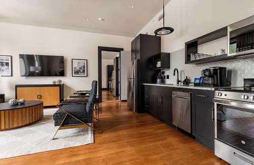 Central Business District Hotel | 4BR Conjoined Group Unit on Canal Street | The Mayfair