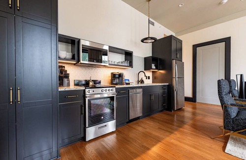 Central Business District Hotel | 4BR Conjoined Group Unit on Canal Street | The Mayfair