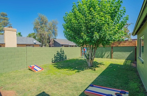 Glendale House | 4BR: Game Room, Putting Green, Bar & Themed Rooms