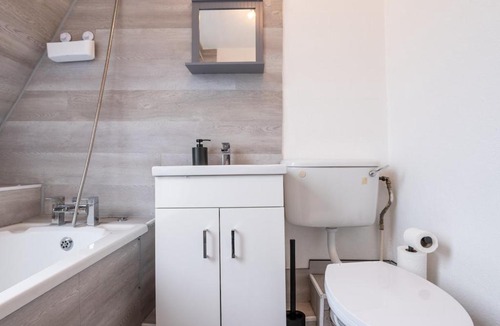 Fulham Broadway Apartment | 4br Garden Terrace Free Parking in Fulham
