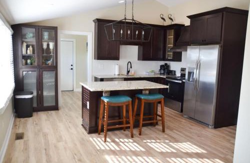 Davis House | 4BR Historic Home Private Dock Fishing