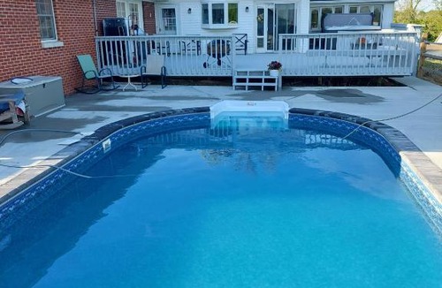 Williamstown House | 4BR Home - Pool, hot tub pet friendly by ARK Experience
