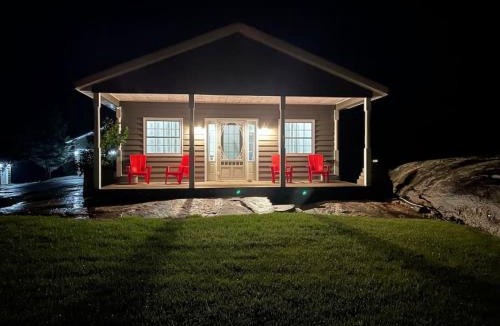 Honey Harbour House | 4BR Honey Harbour Cottage | Hot Tub & Fire Pit