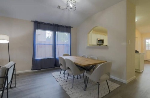 Northeast Houston House | 4BR | King Bed | World Cup Ready | 15 min to IAH