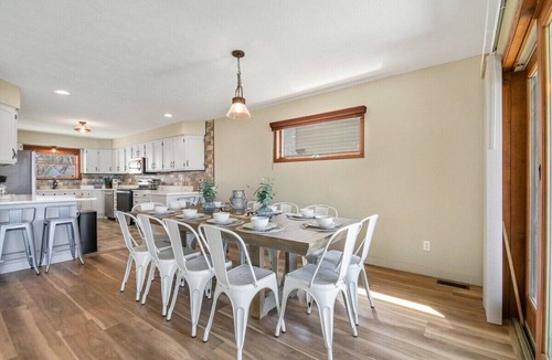 North Webster House | 4BR Lakefront · Pier · Game Room · Sleeps 16+